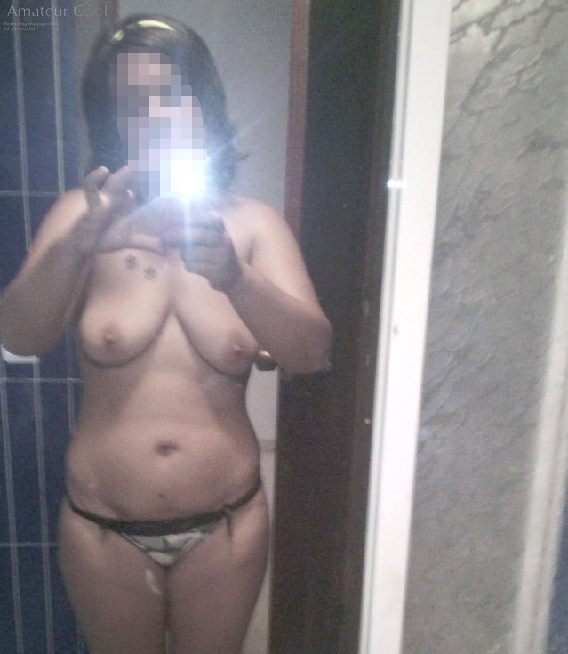 We seek to share photos and personal videos with couples and girls Love tributes and photocum!!!