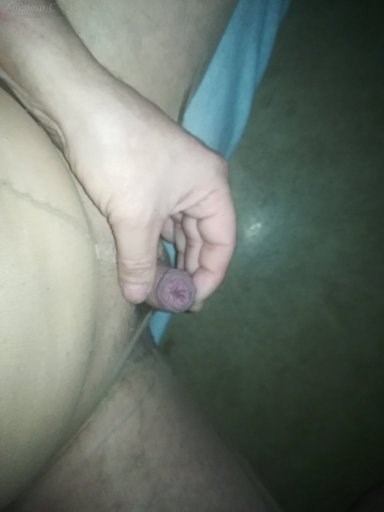 Meine kleine schlaffe wixnudel die ich nicht mehr hoch bringe und schrumpft sogar meist noch vor der fotze 