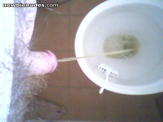 I had quite a few drinks of water REALLY had to go big time ;-) What do u think ladies esp' crotch gazer  hope u like?am busting.  Pls be nice