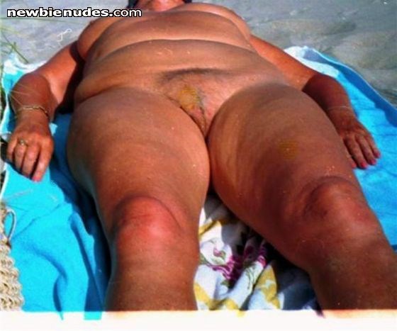 My wife shows her pussy. Not so bald as I would. Any hairdresser available?? I shall ask her to open her lips so we can look into her cunt.